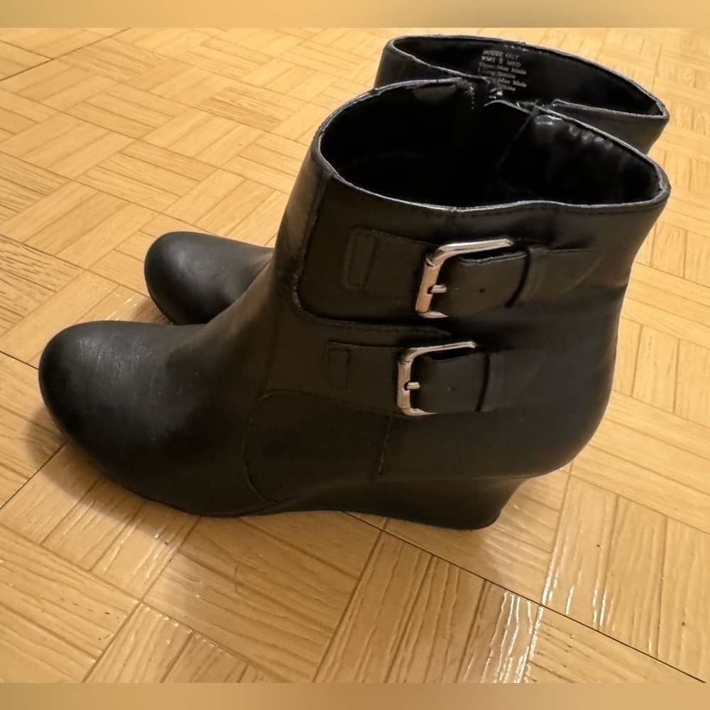 Reaction Kenneth Cole black rounded toe‎ wedge boots size 8